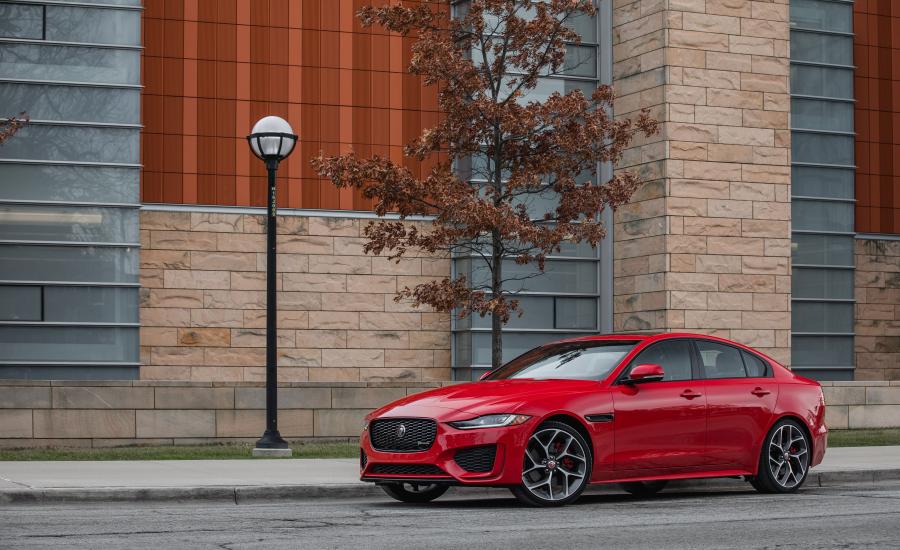  Jaguar XE P300 R-Dynamic 2019 года  (NA) (фото 27 из 40)